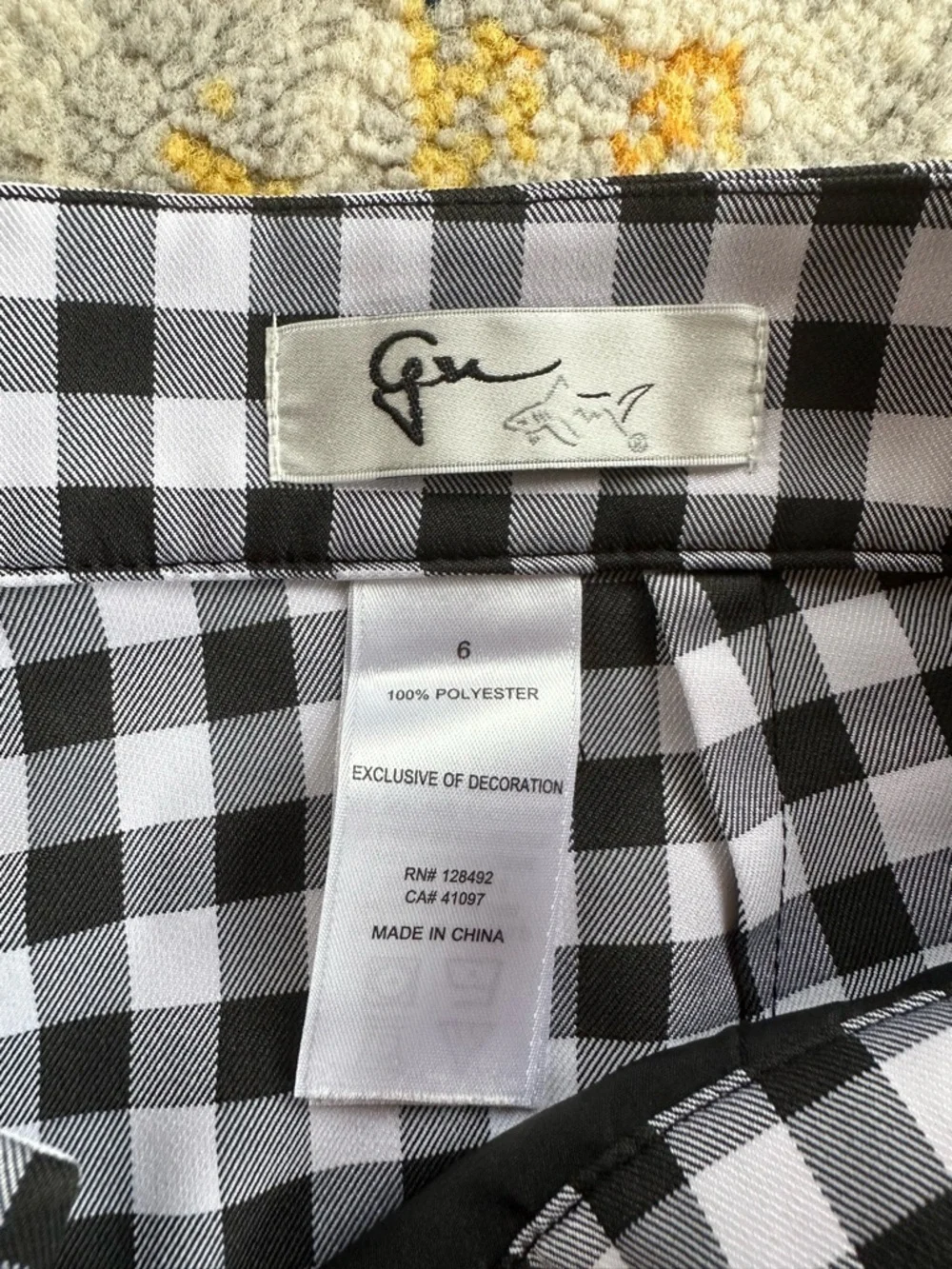 Women’s Greg Norman Golf Shorts - Picture 2 of 3